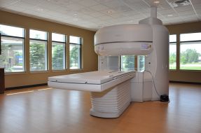High-field Open MRI exam room