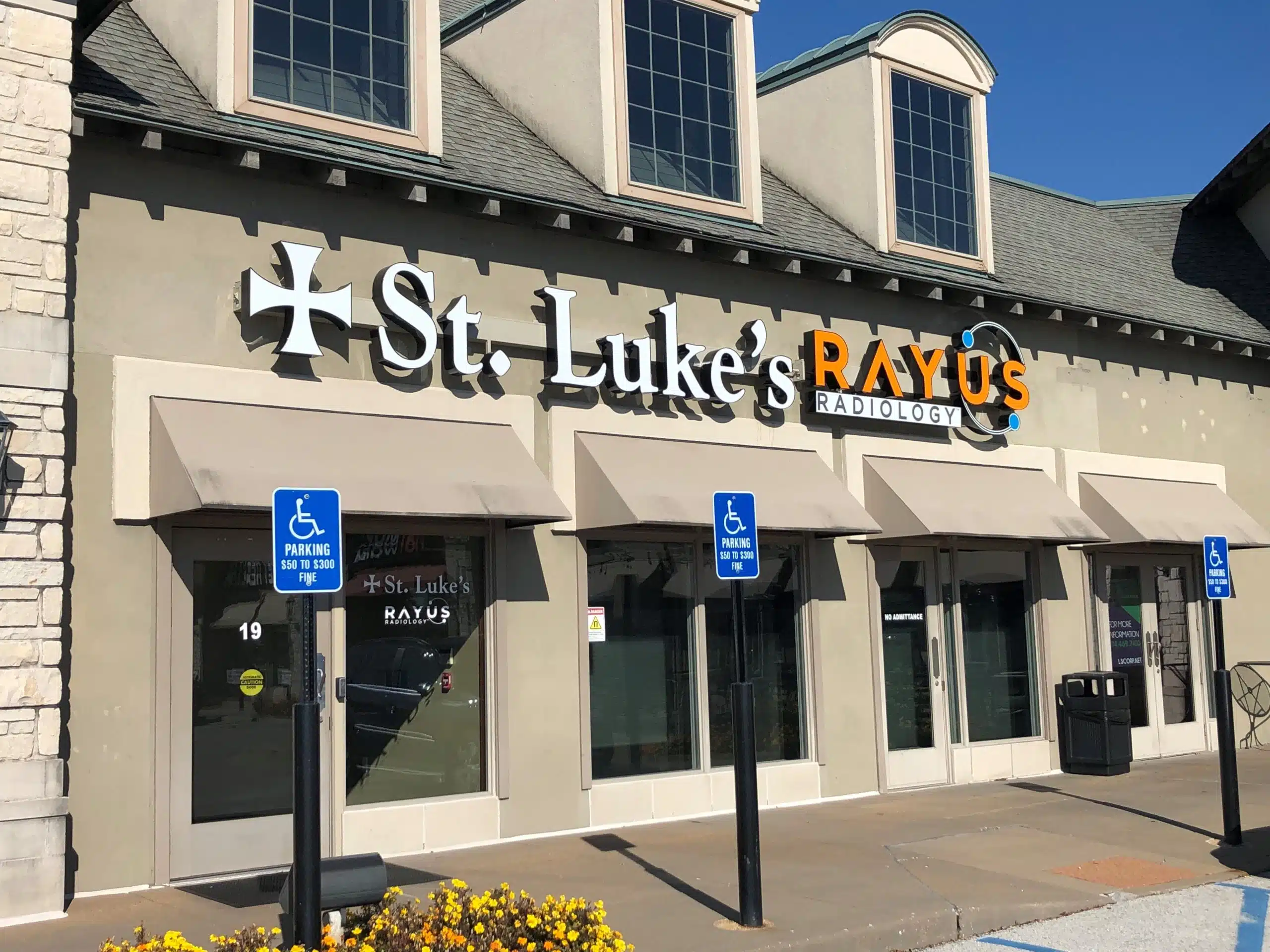 RAYUS Radiology diagnostic imaging center in 19 Clarkson Rd., Ellisville, MO 63011 beige building
